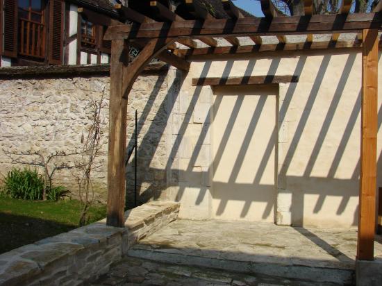 Ancien bâtiment devenu pergola