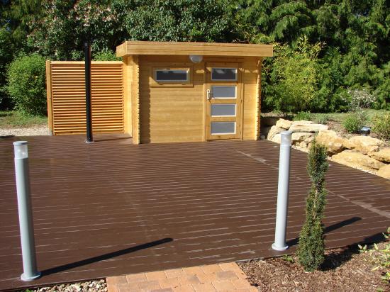 Terrasse mélange bois et matière plastique